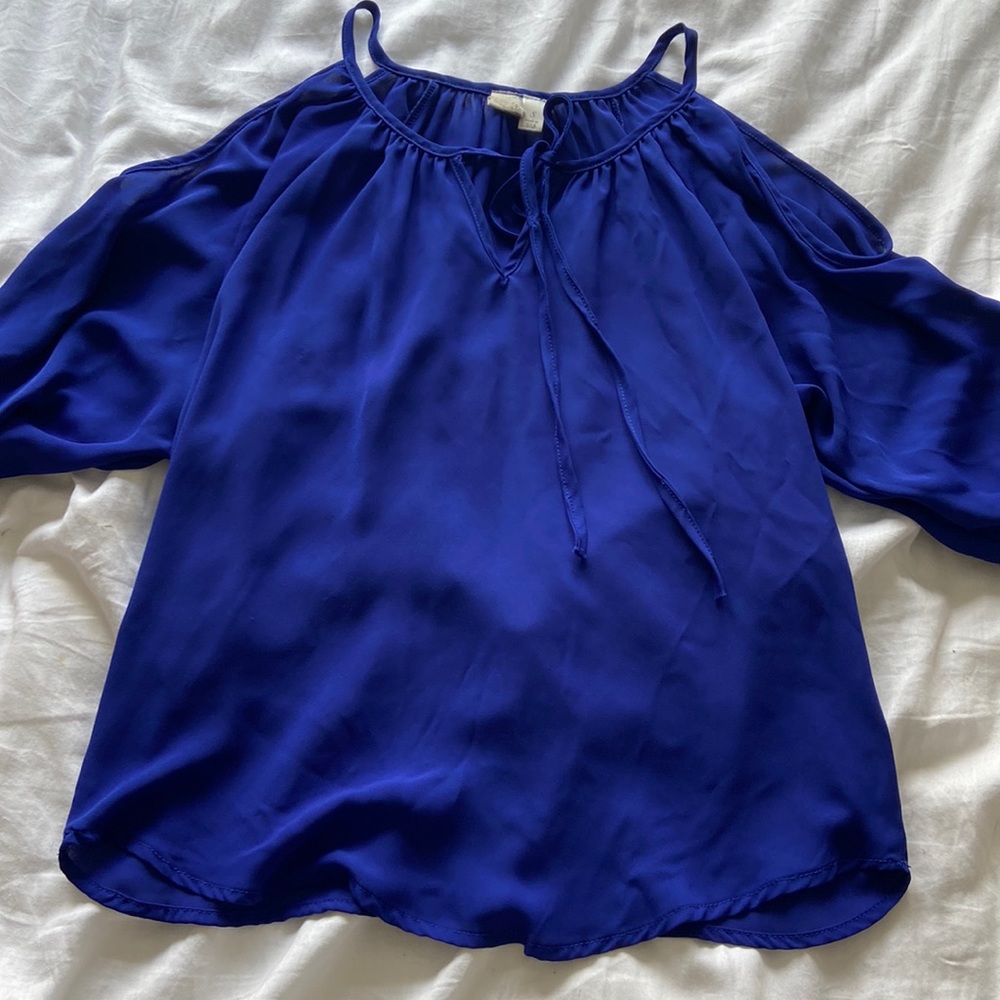 Cold shoulder top